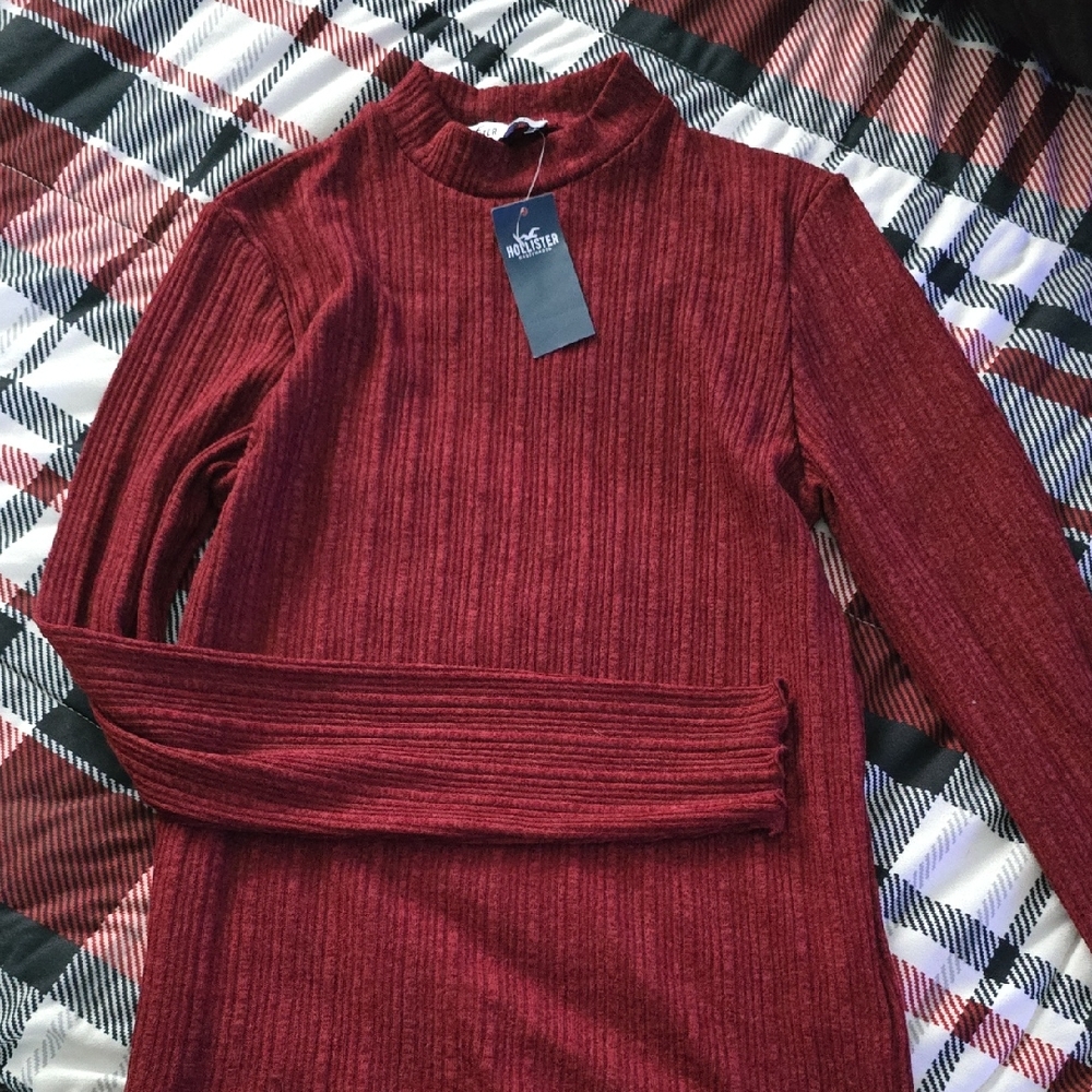 NWT Hollister Burgundy Ribbed Turtleneck Top